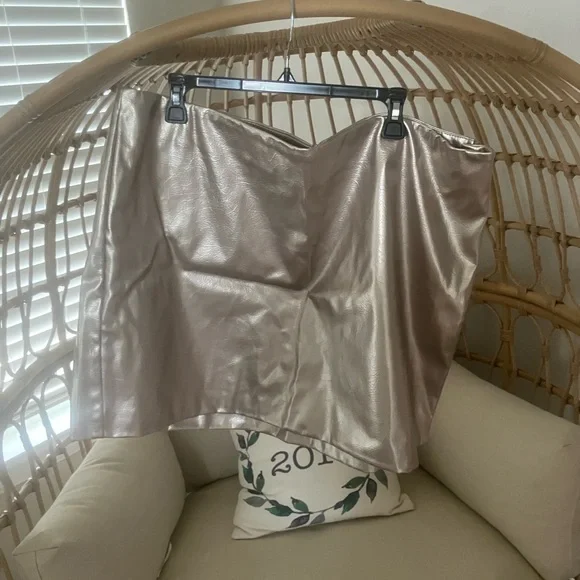 Skirt with side zipper closure - Picture 1 of 3